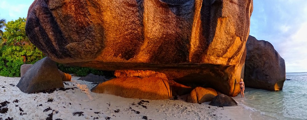 Photos of large rocks in the Seychelles - La Digue