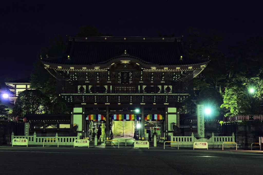 The entrance to the Shinsho-ji temple complex.