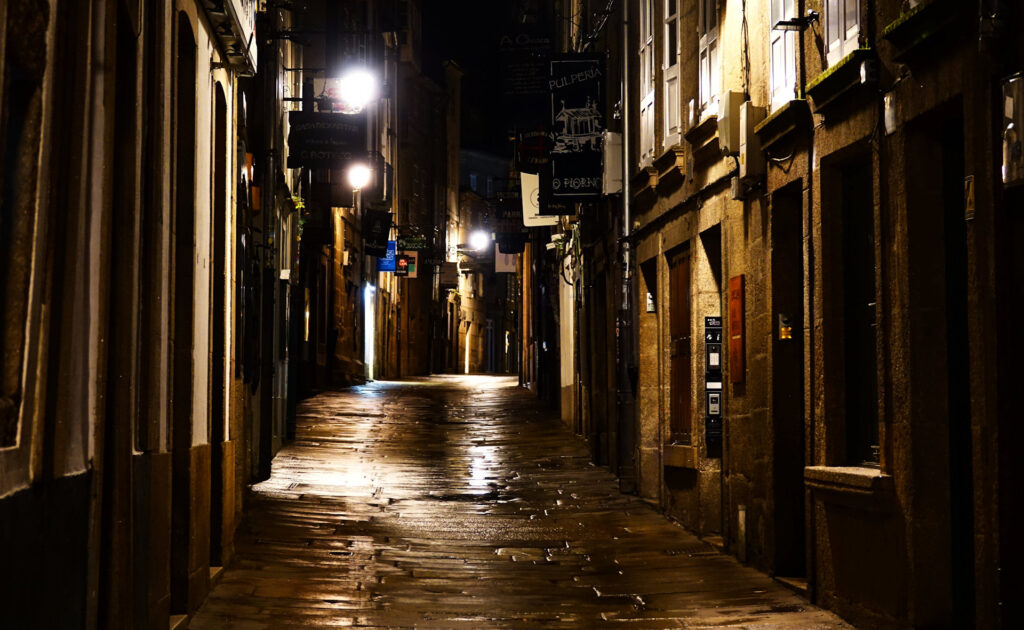 Photo of the streets in the old town of Santiago de Compostela at night.