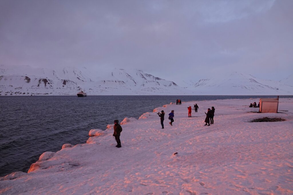 Photo from the beach in Longyearbyen at midnight in April